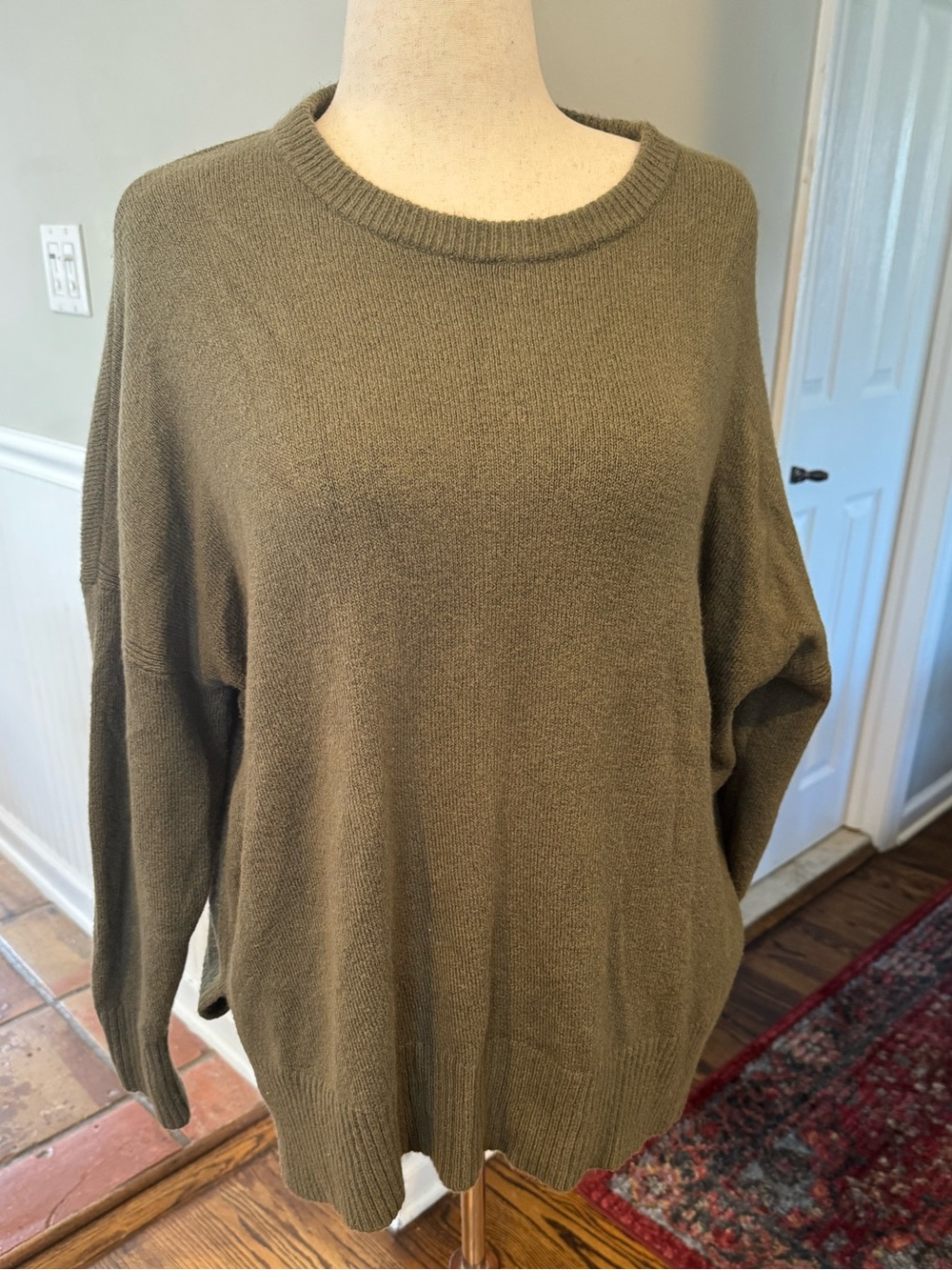 Treasure and Bond Olive Green Women's Crewneck Sweater